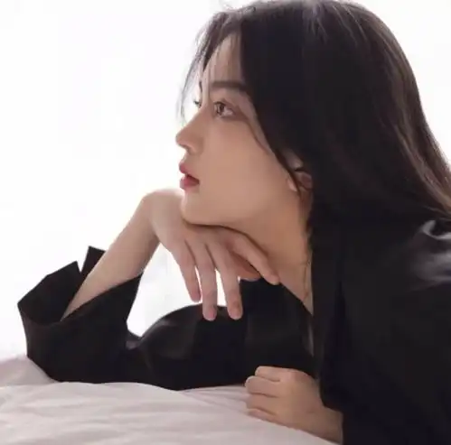 女性头像简单气质成熟q