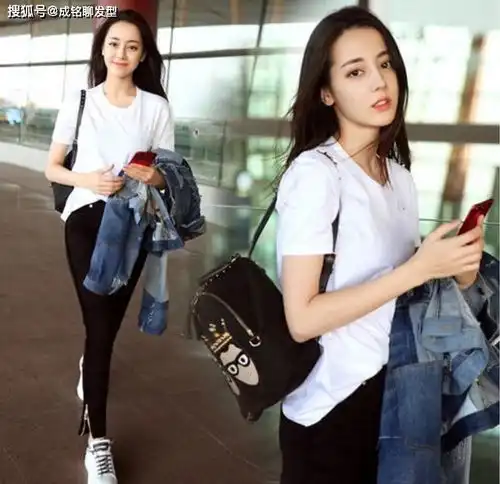 周深行李箱藏12件白t,他对白t爱得太深了,简单随性怎么搭都帅气