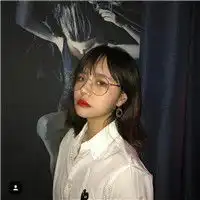 中国戴眼镜的美女头像,眼神温柔而坚定