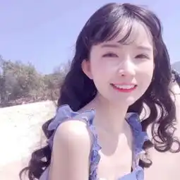 卷发时尚女生qq头像