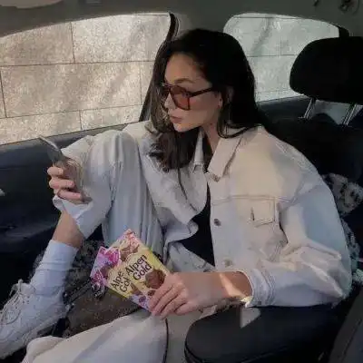 欧美头像女背着包大s