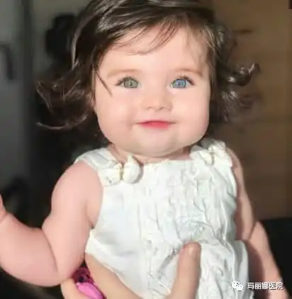 宝宝眼睛一只蓝一只绿,众人以为孩子有病,孩子妈妈反而笑了起来网友