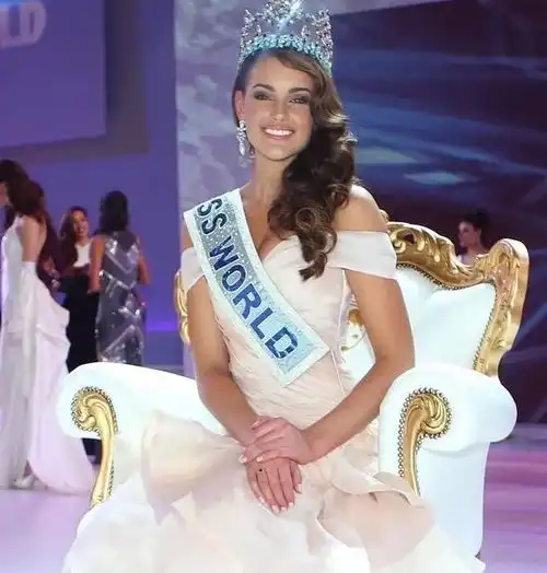 今年各大选美比赛冠军都是黑人,而法国选的这位亚裔冠军竟然长这样