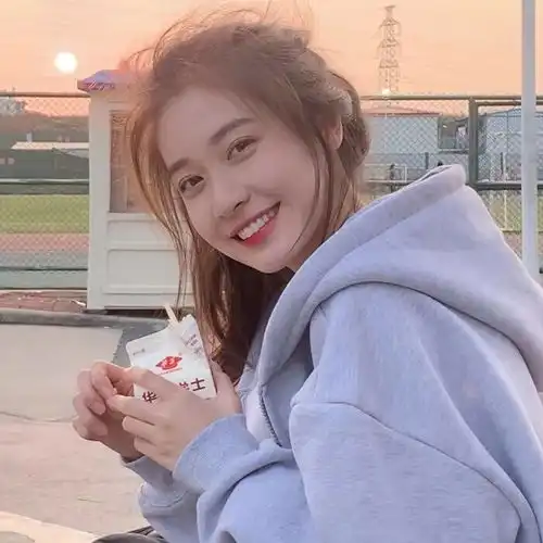 可爱的短发女孩头像真人