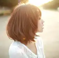 同问带阳光的女生头像必须唯美范