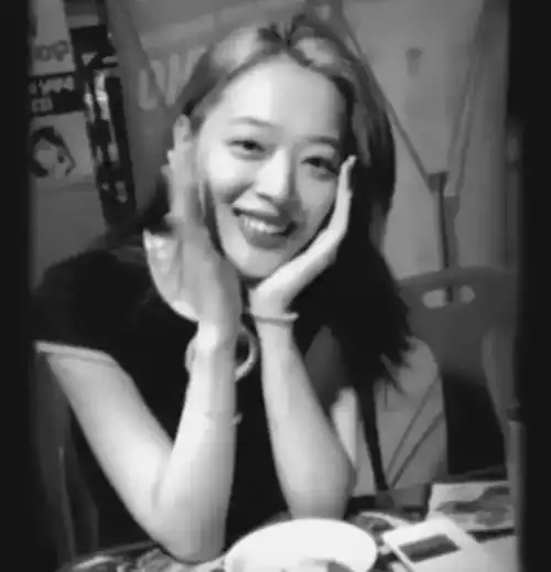 成都新冠确诊女孩,1夜泡4家酒吧被全网扒皮比病毒更可怕的,是偏见