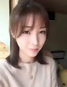 长相酷似柳岩,清华学霸的她为何最后还是做网红