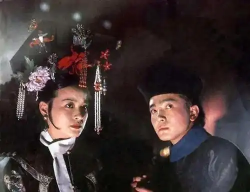 曾多次装嫩被嘲,认命演奶奶与命运叫板的她,终于臣服了