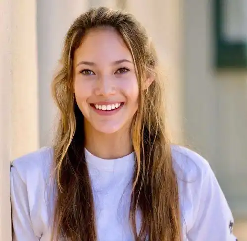 体坛混血美女谷爱凌女子大跳台夺金雪肤玉貌太靓丽惊艳