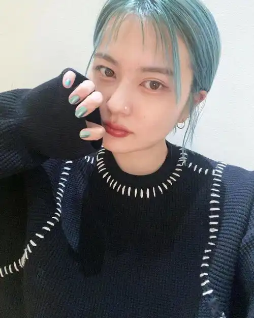 潮搭汇丨粉毛鼻钉酷女孩日本模特的秋冬暗黑风