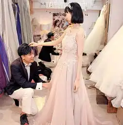 30岁女歌手与癌症对抗七年,好友为圆其婚纱梦,亲自当新郎