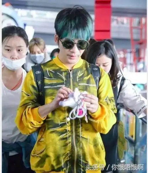 鹿晗陈伟霆黄子韬都染过绿色头发只有张杰被骂丑人多作怪