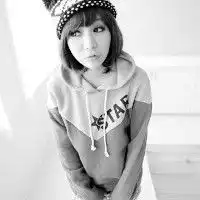 qq头像女生黑白色侧面部