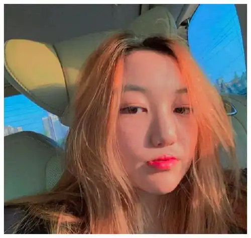 李嫣近照曝光被群嘲,网友直言花数百万治好了嘴唇,心却没治好