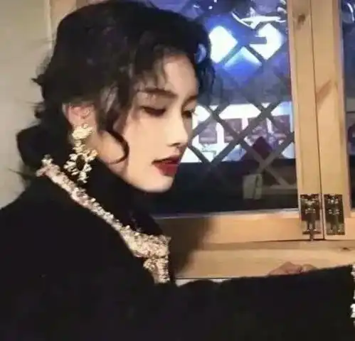 暗黑风的女生头像图片动