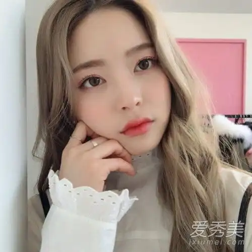 12月,女孩们一定要看看发型指南16的美丽和时尚