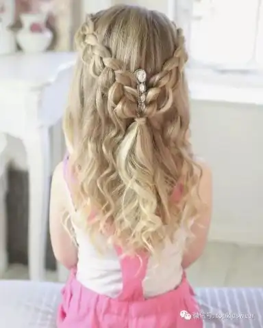 小女孩编发教程,淑女又可爱,这样扎发准没错