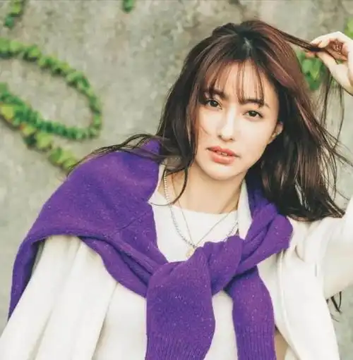 美女的重点不在脸,在人群中气质显眼的4个技巧