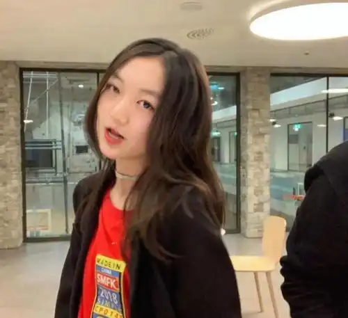 不满李亚鹏与新欢秀恩爱,李嫣修改简介,一句话暗指自己是个错误