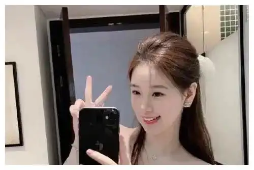 又一网红女孩被曝光定闹钟约四个男友在同一酒店