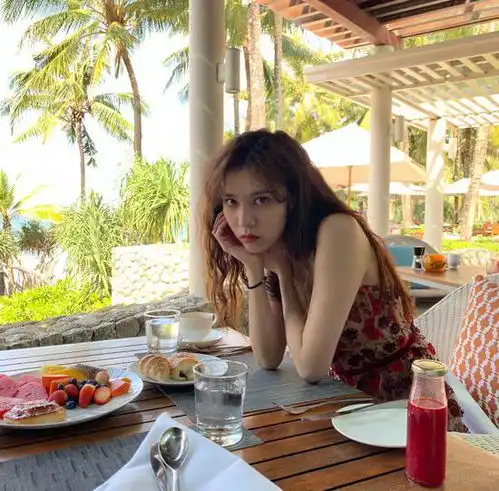 ins头像女生高级感钟楚