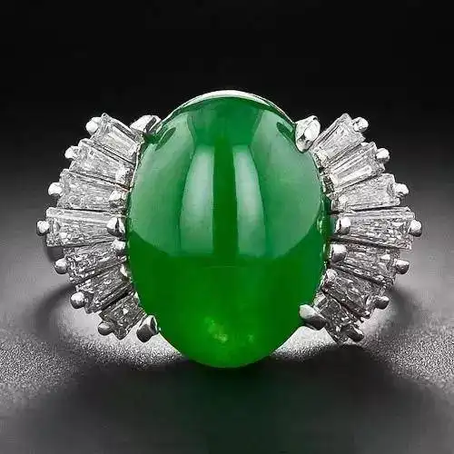 老辣绿翡翠戒指值钱吗,干青与老辣绿翡翠区别,翡翠价值解析