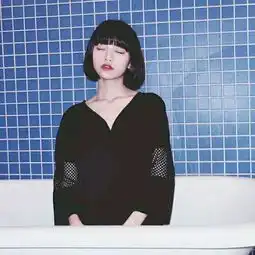 qq头像女短头发情头