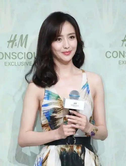 少数民族走出来的5大美女,个个美若天仙,你最喜欢谁