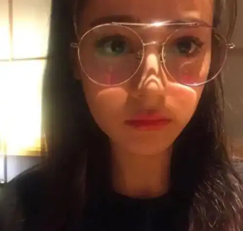 空有一张好脸蛋却不会自拍的女星,周冬雨热巴画风太奇葩,刘亦菲浪费美貌