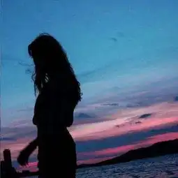 夕阳下的背影女生头像一