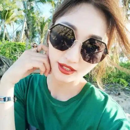 学生女头像墨镜