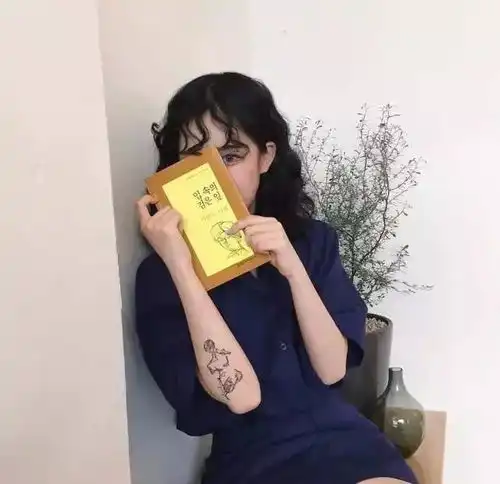春天就卷这款发型