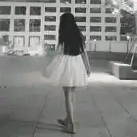 喜欢漏半张脸黑白女生安静是另一种解脱