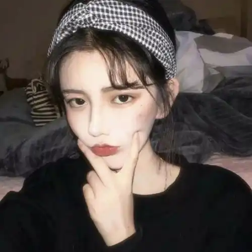 头像才不要说晚安,我要你想我到夜不能寐
