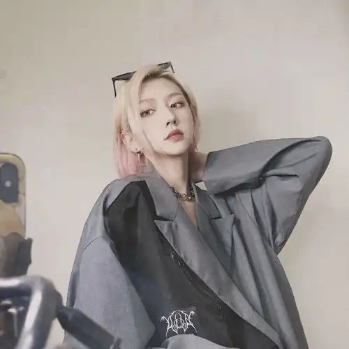 潮流女神代古拉k消失曾依靠抖裙视频日涨1000w粉网友梦回2018