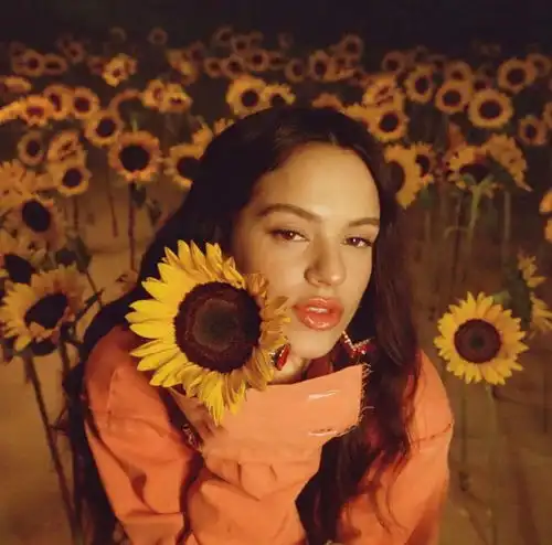 ts和凯莉一并拿下,西班牙惹火女郎nike看了也欲罢不能