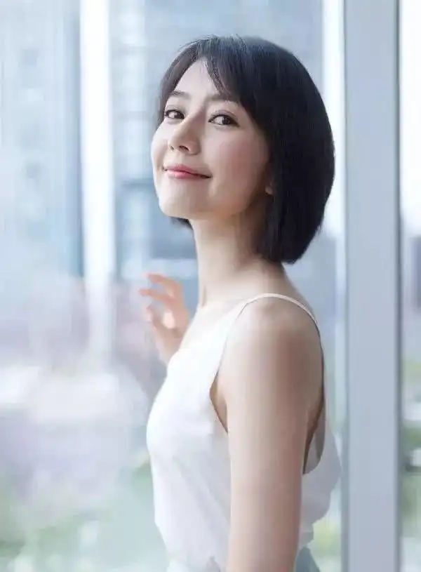 短发高圆圆再现神颜换发如换头,但依然女神,仿如邻家小妹