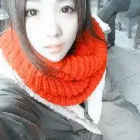 微信情侣头像女生牵着围巾微信头像图片大全
