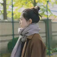 微信女生头像唯美长发披肩头像天空很蓝白云很白行人很忙

