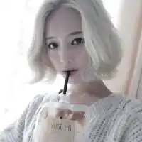 她还是如此高冷.