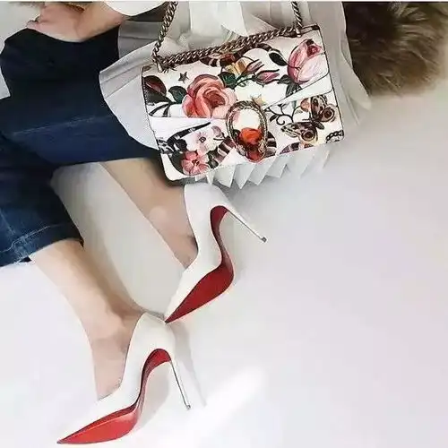 气质女王搭配一双时尚女高跟鞋,就能让你变身时尚美人