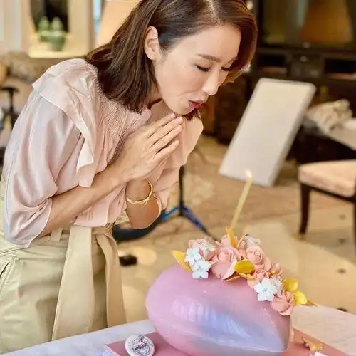 49岁生日黎姿自觉没什么比家人更珍贵,状态大好显年轻