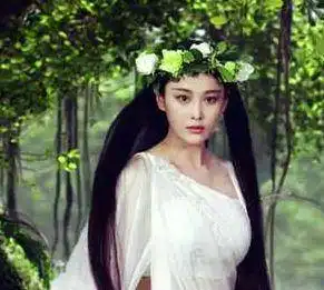 头戴花环的十位女星,迪丽热巴一般,贡米美呆,最后一位惊艳