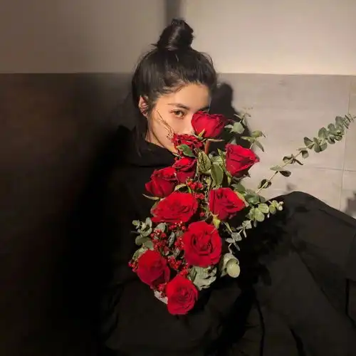 女生头像手捧花童年