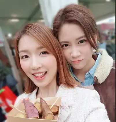梁洛施忙于工作,李泽楷现女友郭嘉文开心带宠物旅游,谁更自在