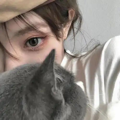真人女生头像想念才是爱情最本质的体现
