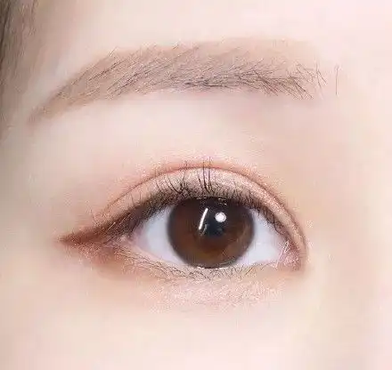 戴眼镜妆容拯救四眼妹,别让眼镜封印了你的美