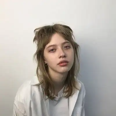 头像图片女欧美风盘发