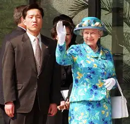 英国女王的范是如何穿出来的