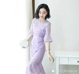 女人过了40岁,建议打扮漂亮点一身碎花裙,减龄又显嫩